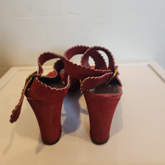 Vintage Margaret Jerrold scalloped red suede heels - Picture 3 of 6
